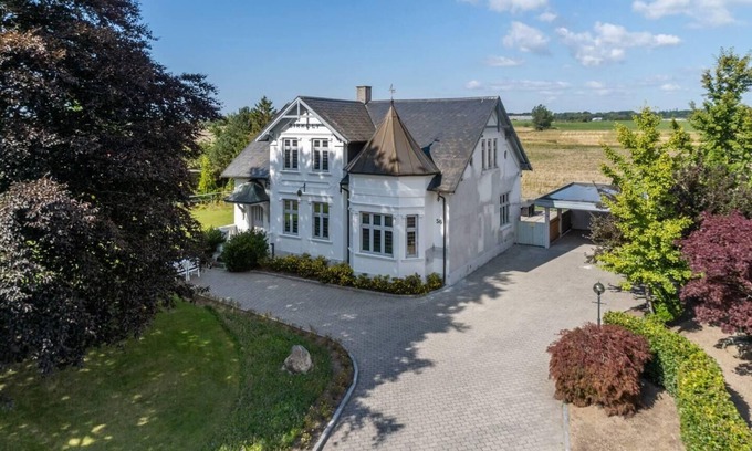 Idestrup Villa | Inviting 4-Bed Villa with Kitchen in Idestrup