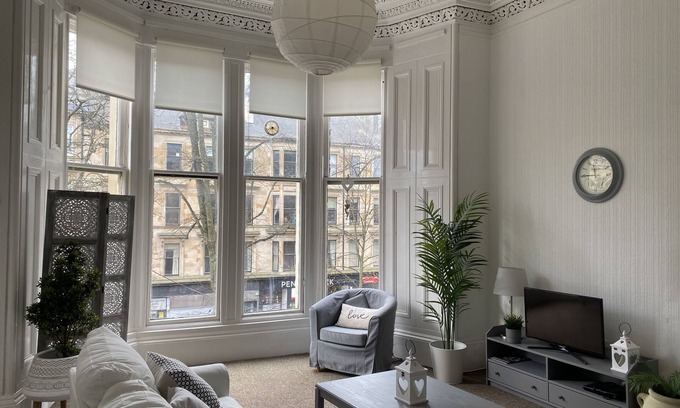 North West Apartment | Inviting Apartment in Glasgow's Vibrant West End