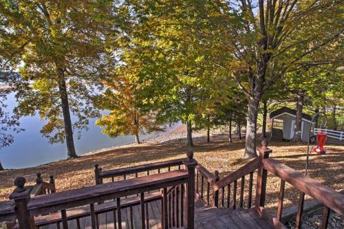 Cadiz House | Idyllic Cadiz Retreat with Lake Barkley Deck & Family-Friendly