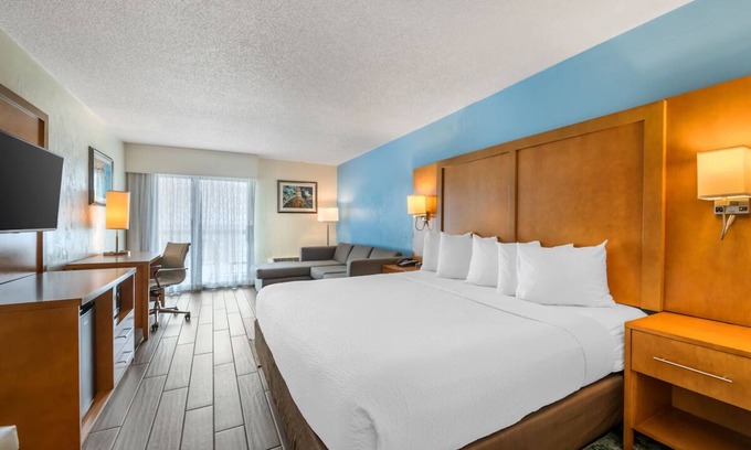 Seabreeze Park Hotel | Captivating Oceanview Suite w/Balcony - Perfect for Family Fun | 2 Units