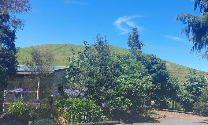 Rerewhakaaitu Cabin | Idyllic Rural Retreat: Pet-Friendly Getaway Near Rotorua