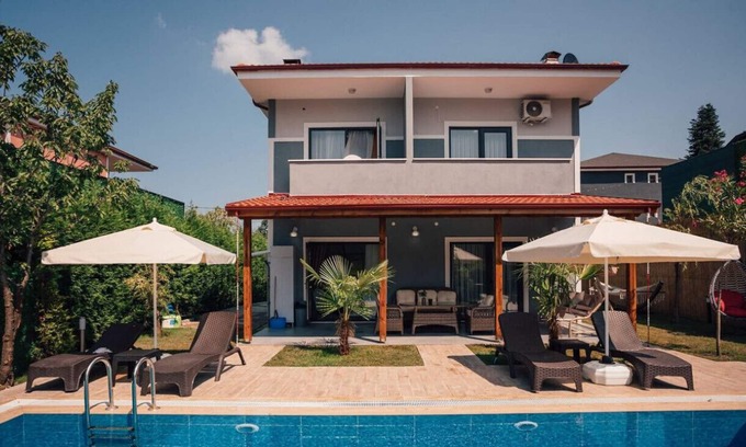 Sapanca Villa | Elegant Villa with Private Pool and Spa in Sapanca