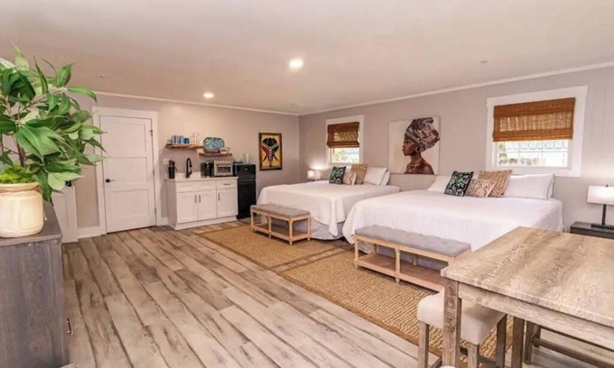 Wirtz Resort | CARACUL, a cozy stay for four in the lodge of Karoo at Smith Mountain Lake