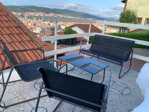 Basurtu House | Caramelo: Welcoming Stay with Pet-Friendly Amenities