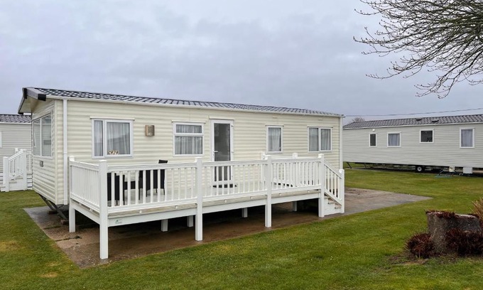 New Forest District Apartment | Seaside Escape at Hoburne Naish Resort with Pool & Views