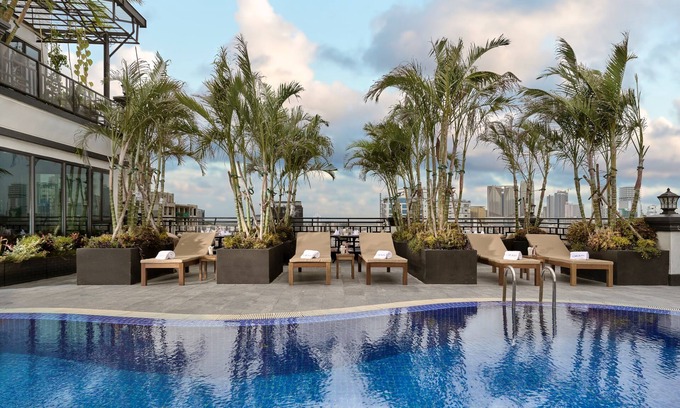 Phnom Penh City Centre Hotel | Experience Comfort at Caravan Hotel by EHM with Pool & Spa