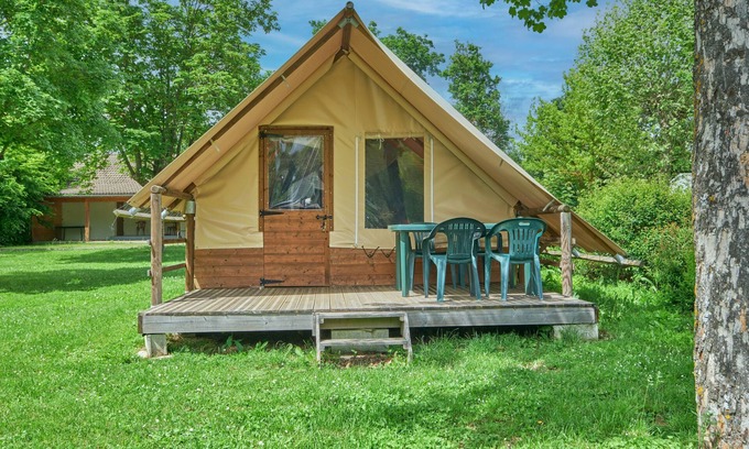 Mens RV Rental | Cozy Caravan for 4 with Pool Access & Shared Terrace