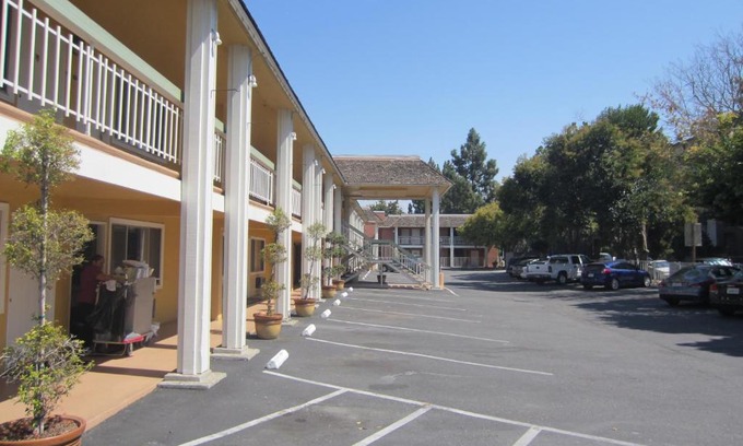 San Jose Hotel | Convenient Caravelle Inn Extended Stay for Families