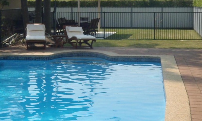 Taree Hotel | Inviting Caravilla Motor Inn: Family-Friendly with Pool Access