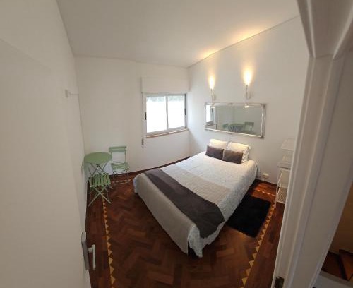Carcavelos House | CARCAROOMS Guest House