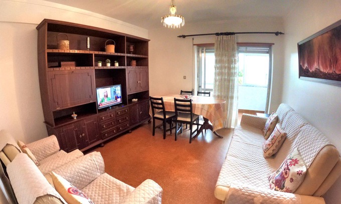 Sao Domingos de Rana Apartment | Renovated 3-Bedroom Retreat in Carcavelos, Cascais