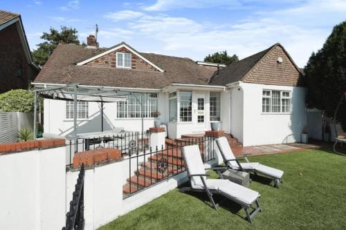 Brighton House | Carden Villa 4 Bedroom House With Hot Tub Pet Friendly