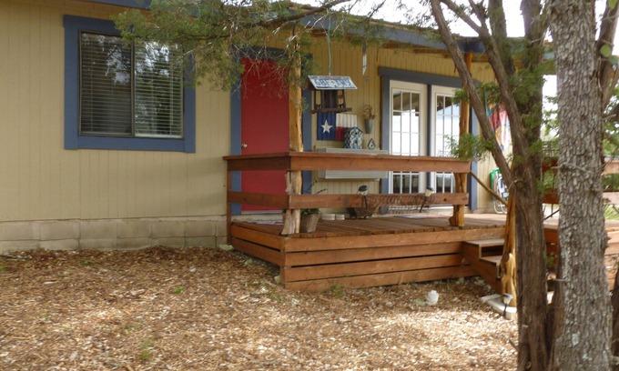 Wimberley Cabin | Exceptional Cardinal Cabin with Kitchen & Pet-Friendly Perks