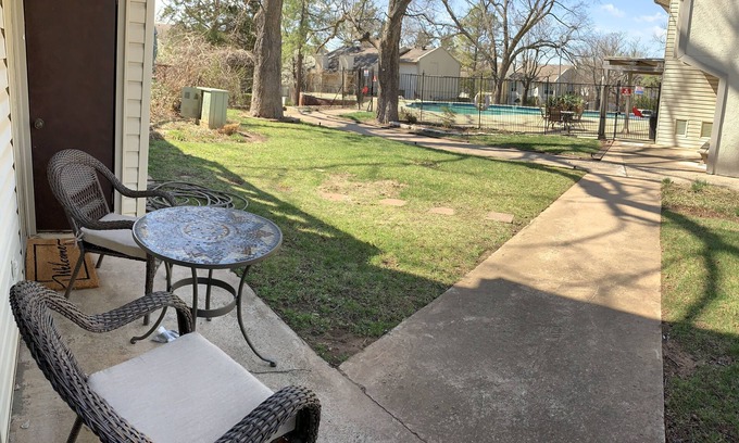 Norman Condo | Pet-Friendly Cardinal Creek: Ideal for OU Campus Stays!