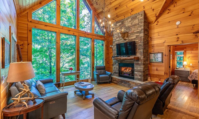 Elk Park Cabin | Cardinal's Nest: Perfect for Tubing & Kayaking Adventures