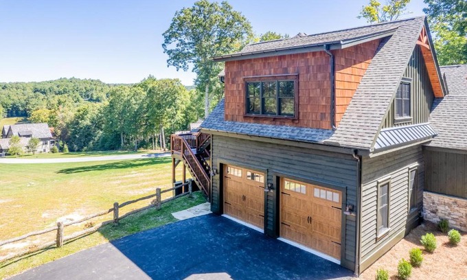 Glenville Apartment | Budget-Friendly Stay at Cardinals Crest for Families