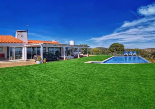 Santa Margarida da Serra House | Escape to Cardos Villa: Oceanfront Relaxation Awaits