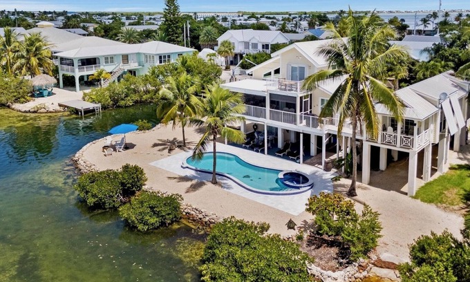 Cutthroat Harbor Estates House | Experience Carefree on Cudjoe: Waterfront Home with Pool