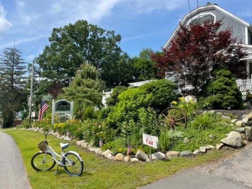 Wolfeboro Apartment | Elegant Caretakers Apartment with Private Beach Access
