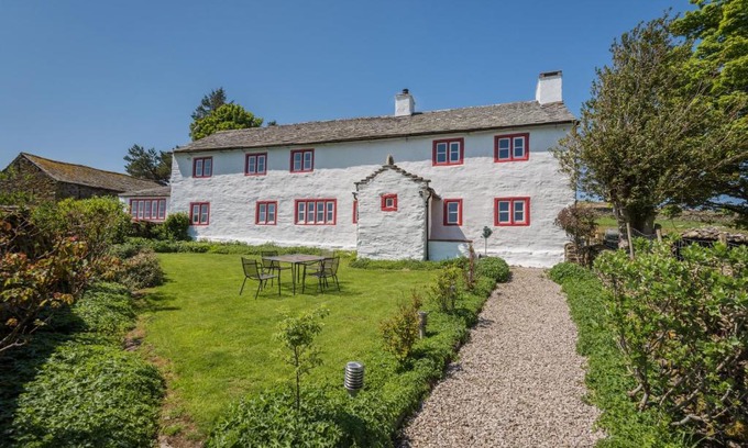 Penrith House | Relaxing Retreat at Carhullan Farmhouse with Hot Tub Access