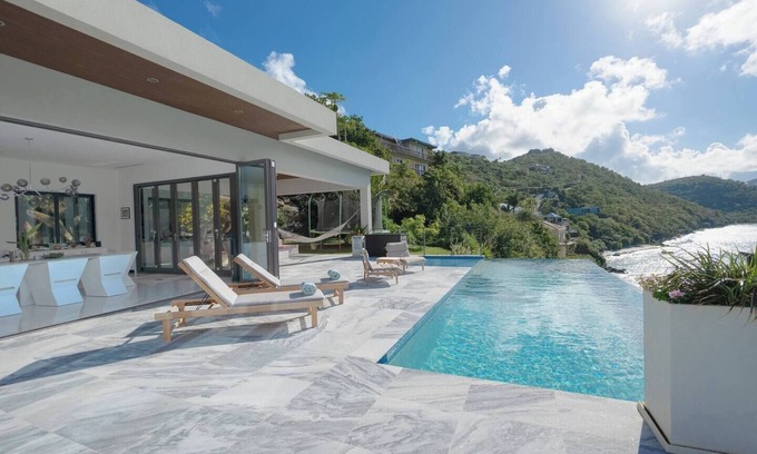 Estate Kings Quarter Villa | Exclusive Villa Retreat on Magens Bay Beach with Ocean View