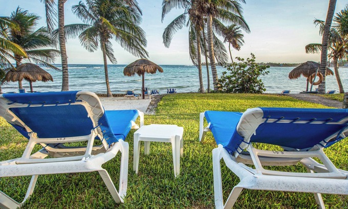 Akumal Condo | Seaside 2-BR Retreat with Pool & Oceanfront Access
