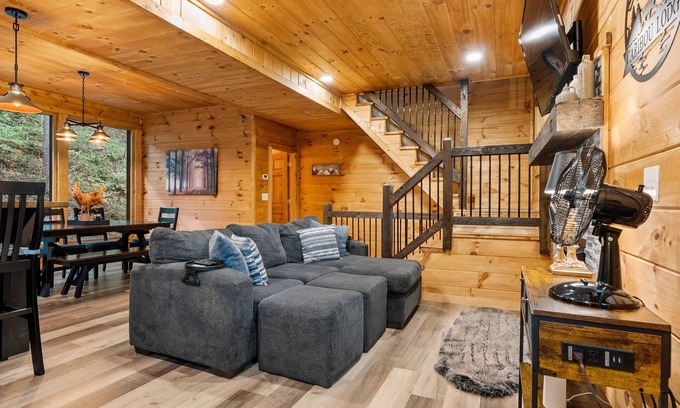 McArthur Cabin | Pet-Friendly Caribou Lodge with Spa & Hot Tub Amenities