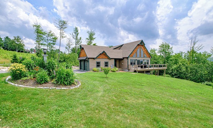 Bethel House | Caribou Mountain Lodge - Breathtaking Views & Hot Tub Fun