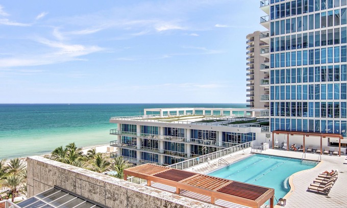 North Beach Hotel | Indulge at Carillon Miami Wellness Resort - 5-Star Ocean View