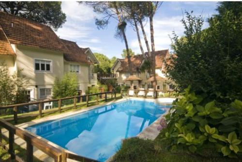 Carilo Cabin | Cozy Carilo Cottage: Pet-Friendly with Pool & Breakfast