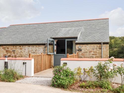 Newquay House | Pet-Friendly Retreat at Carines Barns - Perfect for Families