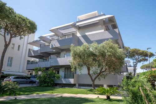 Riccione Apartment | Oceanfront Carinzia Appartamenti with Private Beach Access