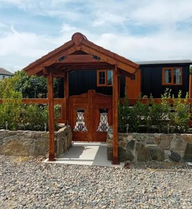 Dundalk Apartment | Pet-Friendly Retreat at Carlingford Glamping Hut