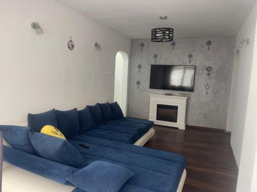 Ramnicu Valcea Apartment | Pet-Friendly Getaway at Carlitos Apt with Hot Tub & Breakfast