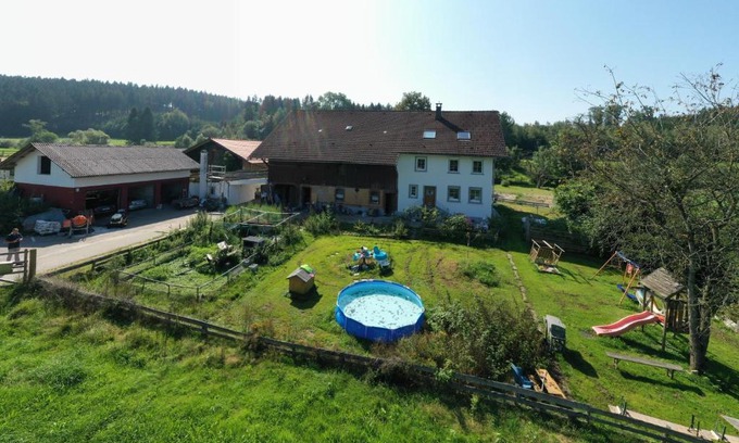 Neuravensburg Apartment | Cozy Carlo: Oceanfront Stay with Pool and Breakfast