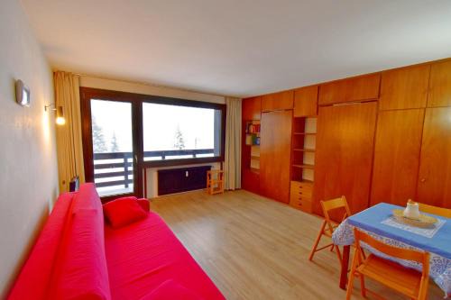 Campo Carlo Magno Apartment | Cozy Carlo Magno Studio Apartment for Families and Pets