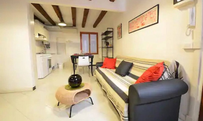 San Polo Apartment | Relaxing Stay at Carlo's Studio with Spa and Hot Tub