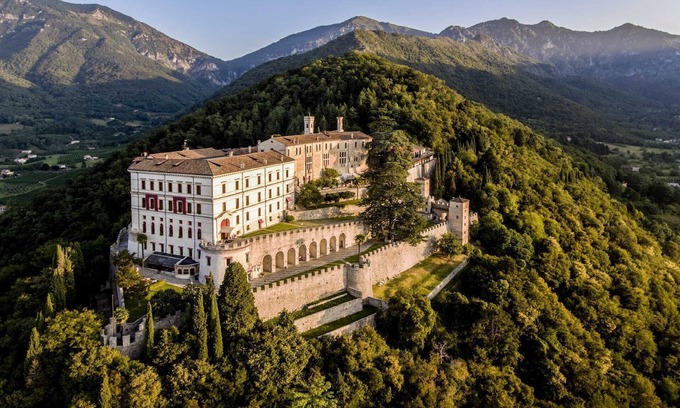 Vittorio Veneto Apartment | Top Rated Carlotta Home in Vittorio Veneto with Pool & Lake View