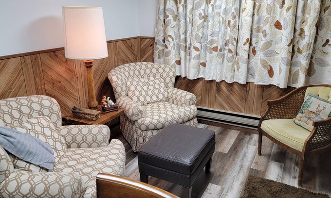 Hettinger Hotel | Family-Friendly Getaway at Carls Cabins with Kitchenette