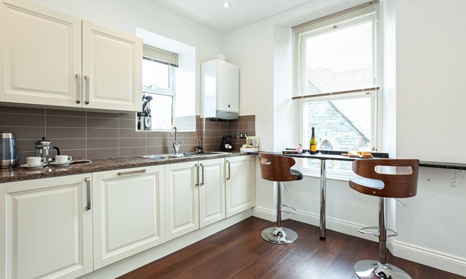 Keswick Apartment | Top-Rated Carlton 2: Family-Friendly with Great Amenities