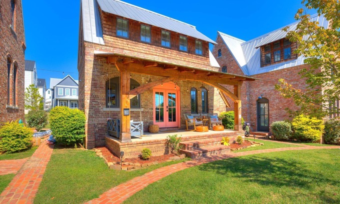 Eufaula Cottage | Explore Carlton Landing: The Coral Cottage with Pool & Spa
