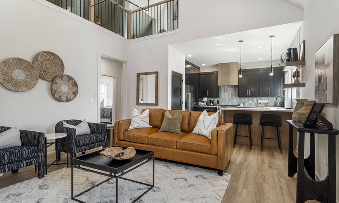 Eufaula House | Redbud Refuge at Carlton Landing: 10/10 Rated Getaway
