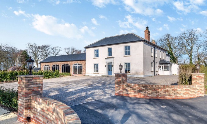 Mappleton House | Family-Friendly Carlton Manor: A Cozy Cottage in Aldbrough