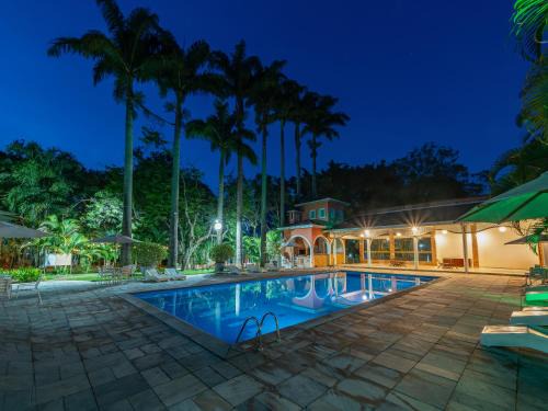 Limeira Hotel | Stay at Carlton Suítes Limeira with Pool and Hot Tub