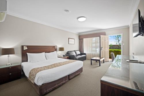 Wagga Wagga Apartment | Discover Carlyle Suites & Apartments: Family-Friendly Retreat