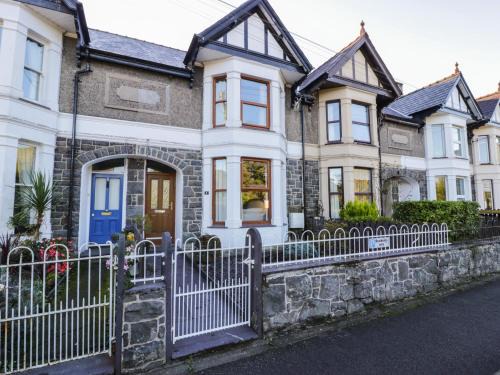 Llanberis House | Family-Friendly Getaway at Carlyn: Rated 9.5/10 by Guests