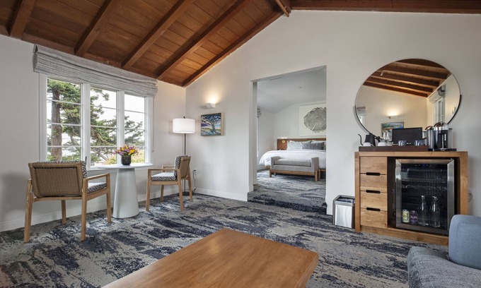 Golden Rectangle Hotel | Discover Carmel Beach Hotel: Spa, Dining & Family Amenities