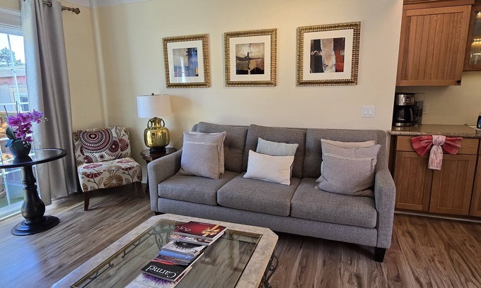 Hatton Fields Cottage | Cozy Carmel Cottage: Pet-Friendly with Spa & Breakfast