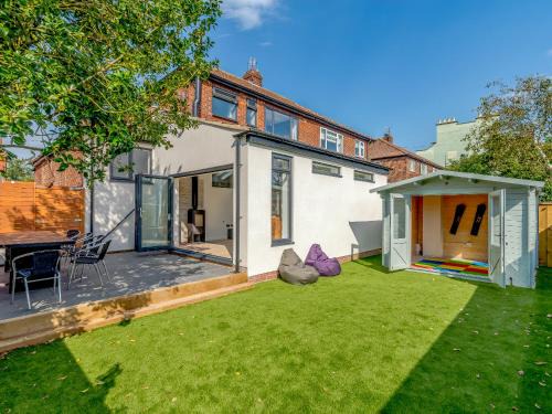 Whitby House | Guest Rated: Carmel - Family & Pet Friendly Retreat