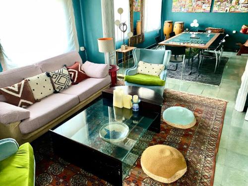 Alcanar House | Discover Carmen Guillemot: Pet-Friendly with Top Amenities